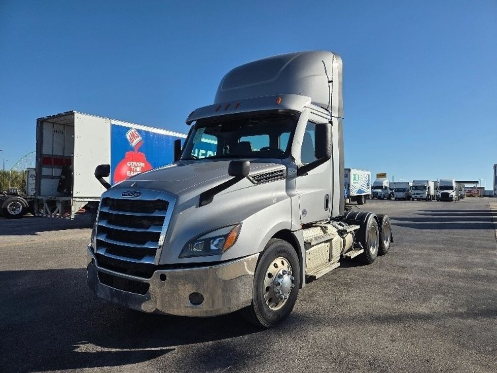 Day Cab Tractor-Heavy Duty Tractors-Freightliner-2021-T12664ST-Kansas City-MO-360,959\n\t\tmiles-$ 62,500 - Image 3
