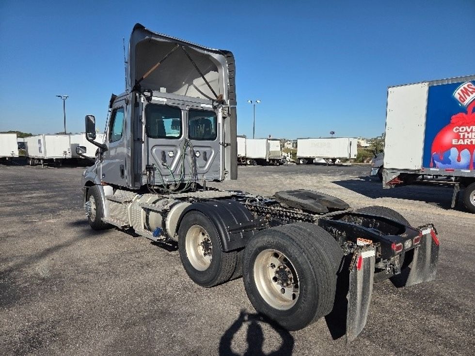 Day Cab Tractor-Heavy Duty Tractors-Freightliner-2021-T12664ST-Kansas City-MO-360,959\n\t\tmiles-$ 62,500 - Image 5