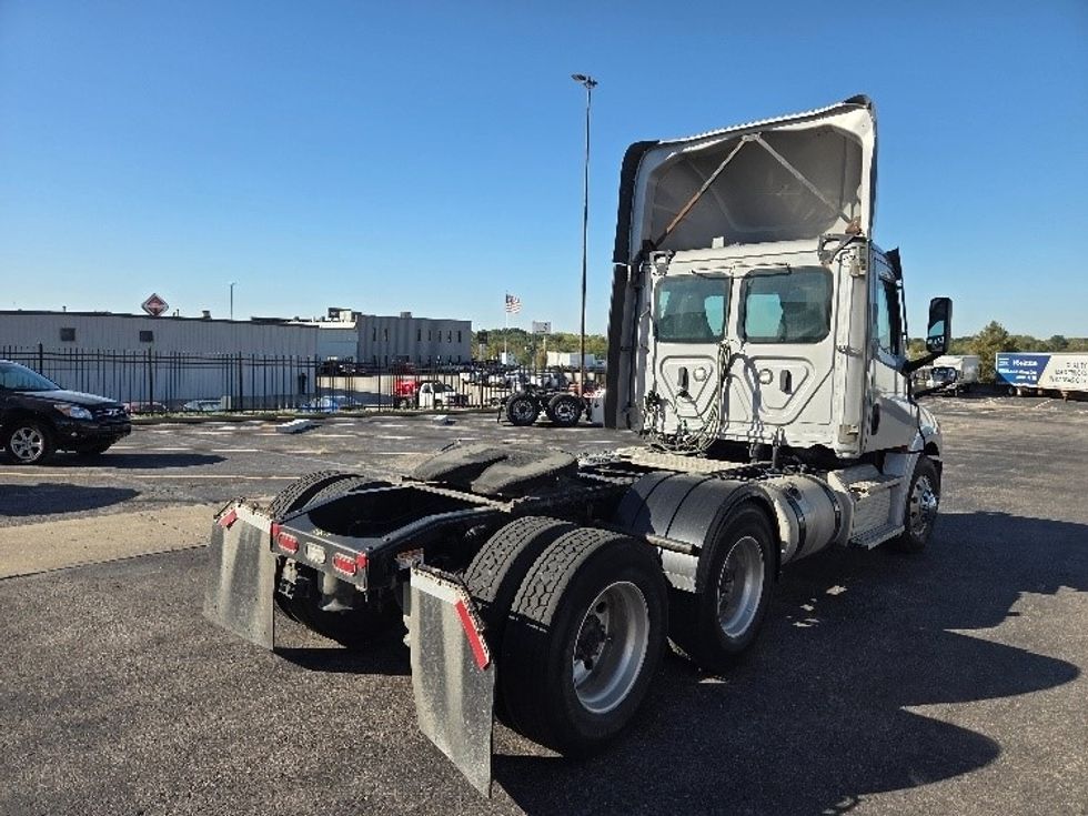 Day Cab Tractor-Heavy Duty Tractors-Freightliner-2021-T12664ST-Kansas City-MO-360,959\n\t\tmiles-$ 62,500 - Image 7