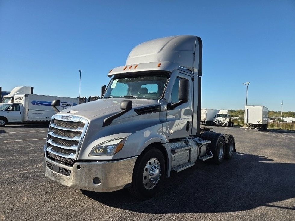 Day Cab Tractor-Heavy Duty Tractors-Freightliner-2021-T12664ST-Kansas City-MO-361,857\n\t\tmiles-$ 62,500 - Image 3