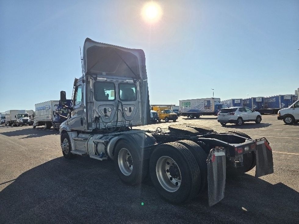 Day Cab Tractor-Heavy Duty Tractors-Freightliner-2021-T12664ST-Kansas City-MO-361,857\n\t\tmiles-$ 62,500 - Image 5
