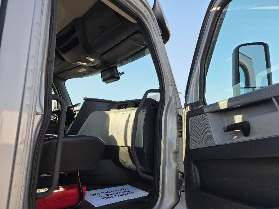 Day Cab Tractor-Heavy Duty Tractors-Freightliner-2021-T12664ST-Kansas City-MO-361,858\n\t\tmiles-$ 62,500 - Image 12