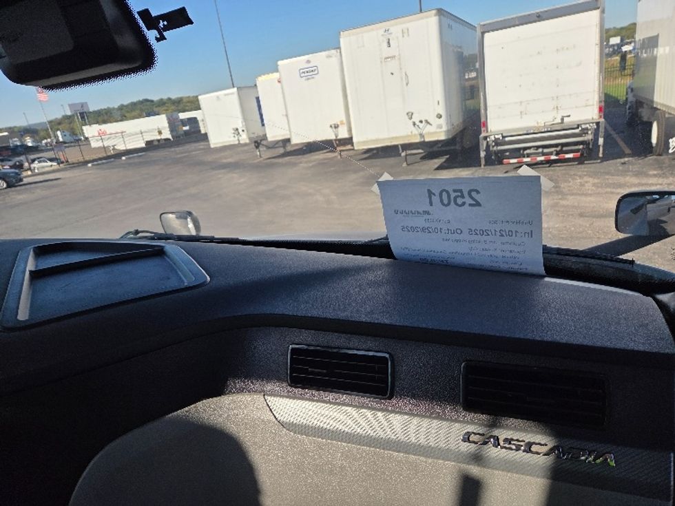 Day Cab Tractor-Heavy Duty Tractors-Freightliner-2021-T12664ST-Kansas City-MO-361,858\n\t\tmiles-$ 62,500 - Image 13