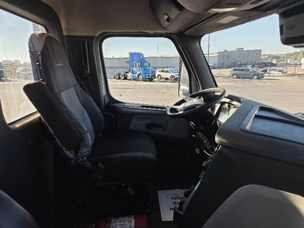 Day Cab Tractor-Heavy Duty Tractors-Freightliner-2021-T12664ST-Kansas City-MO-361,858\n\t\tmiles-$ 62,500 - Image 14