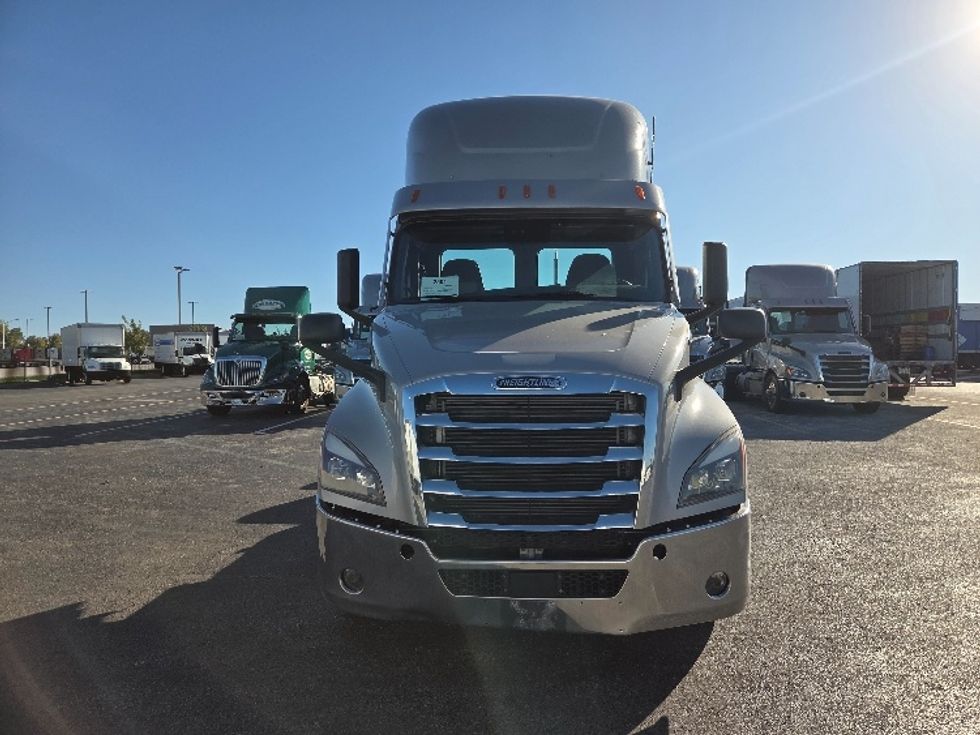 Day Cab Tractor-Heavy Duty Tractors-Freightliner-2021-T12664ST-Kansas City-MO-361,858\n\t\tmiles-$ 62,500 - Image 2