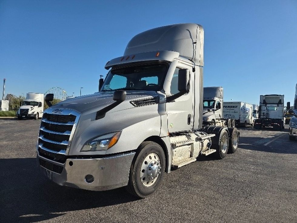 Day Cab Tractor-Heavy Duty Tractors-Freightliner-2021-T12664ST-Kansas City-MO-361,858\n\t\tmiles-$ 62,500 - Image 3