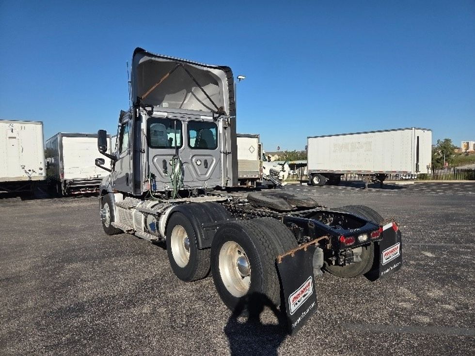 Day Cab Tractor-Heavy Duty Tractors-Freightliner-2021-T12664ST-Kansas City-MO-361,858\n\t\tmiles-$ 62,500 - Image 5