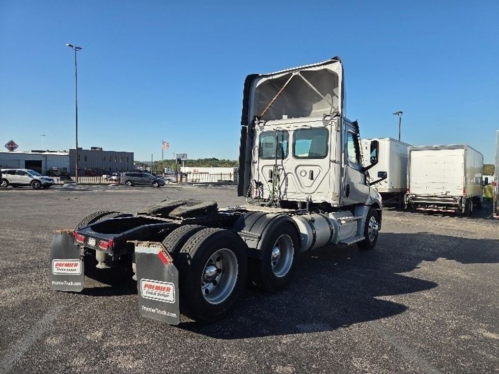 Day Cab Tractor-Heavy Duty Tractors-Freightliner-2021-T12664ST-Kansas City-MO-361,858\n\t\tmiles-$ 62,500 - Image 7