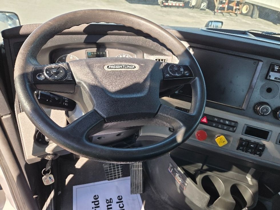 Day Cab Tractor-Heavy Duty Tractors-Freightliner-2021-T12664ST-Kansas City-MO-408,482\n\t\tmiles-$ 57,750 - Image 11