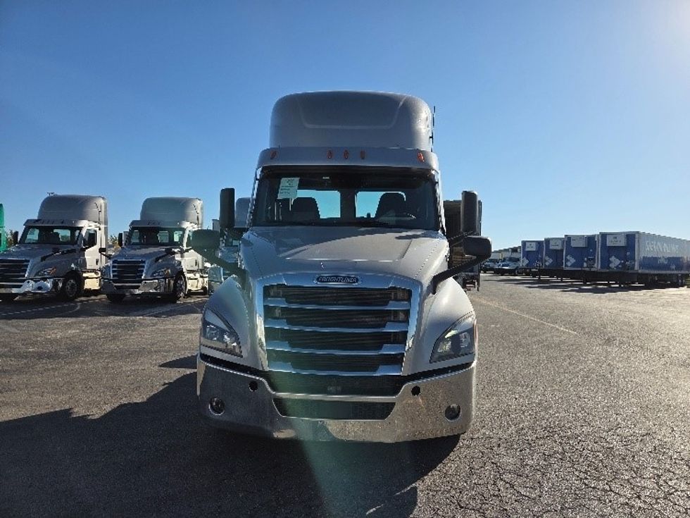 Day Cab Tractor-Heavy Duty Tractors-Freightliner-2021-T12664ST-Kansas City-MO-408,482\n\t\tmiles-$ 57,750 - Image 2