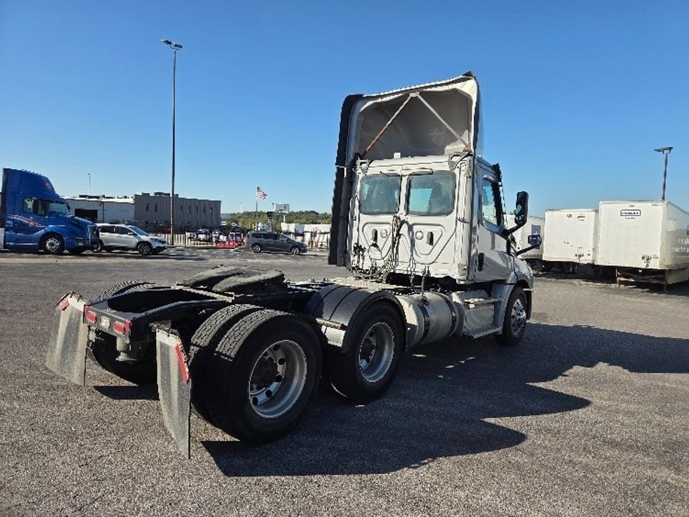 Day Cab Tractor-Heavy Duty Tractors-Freightliner-2021-T12664ST-Kansas City-MO-408,482\n\t\tmiles-$ 57,750 - Image 7