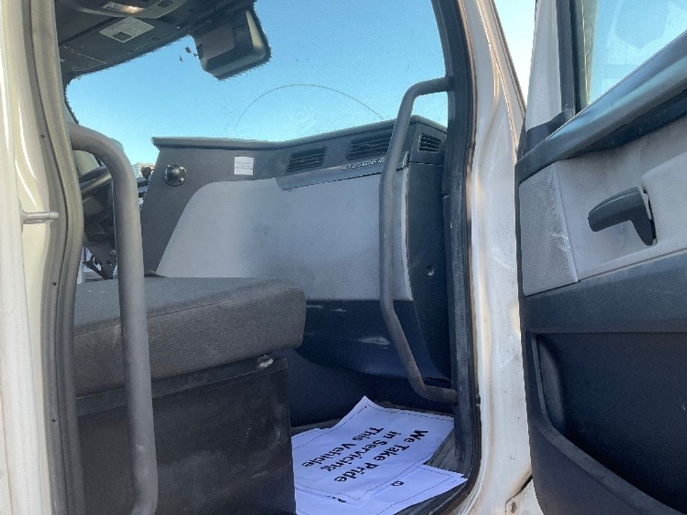 Day Cab Tractor-Heavy Duty Tractors-Freightliner-2021-T12664ST-Kansas City-MO-421,837\n\t\tmiles-$ 55,750 - Image 12