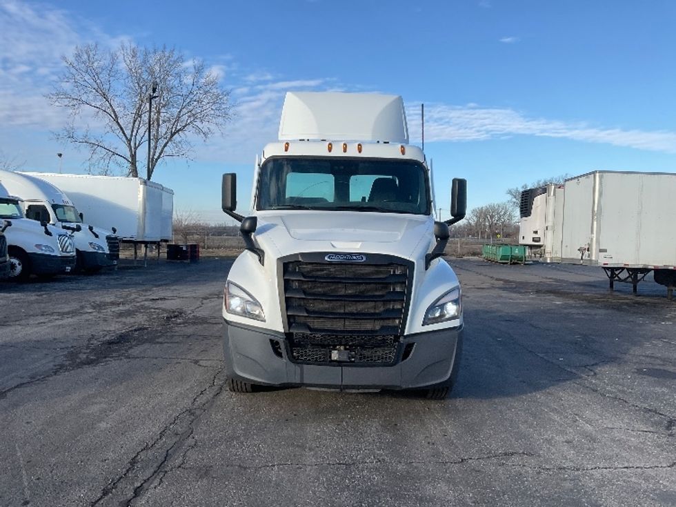 Day Cab Tractor-Heavy Duty Tractors-Freightliner-2021-T12664ST-Kansas City-MO-421,837\n\t\tmiles-$ 55,750 - Image 2