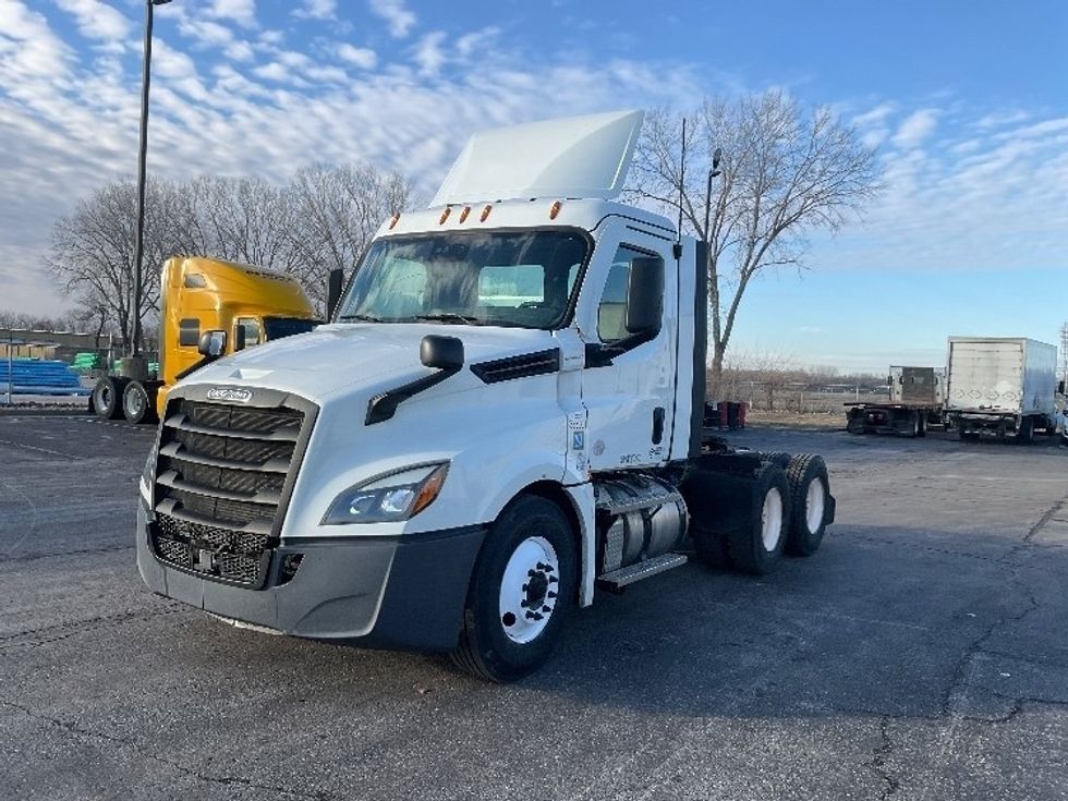 Day Cab Tractor-Heavy Duty Tractors-Freightliner-2021-T12664ST-Kansas City-MO-421,837\n\t\tmiles-$ 55,750 - Image 3