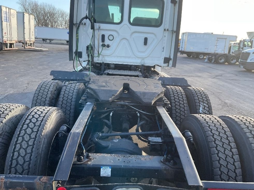 Day Cab Tractor-Heavy Duty Tractors-Freightliner-2021-T12664ST-Kansas City-MO-421,837\n\t\tmiles-$ 55,750 - Image 6