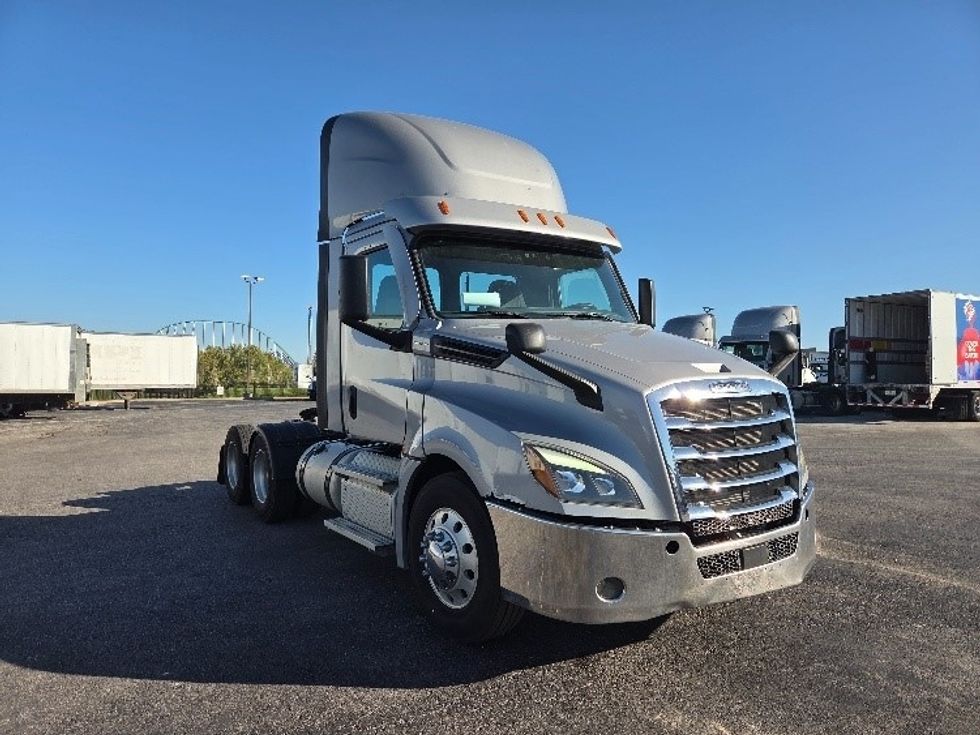 Day Cab Tractor-Heavy Duty Tractors-Freightliner-2021-T12664ST-Kansas City-MO-483,951\n\t\tmiles-$ 50,000 - Image 1