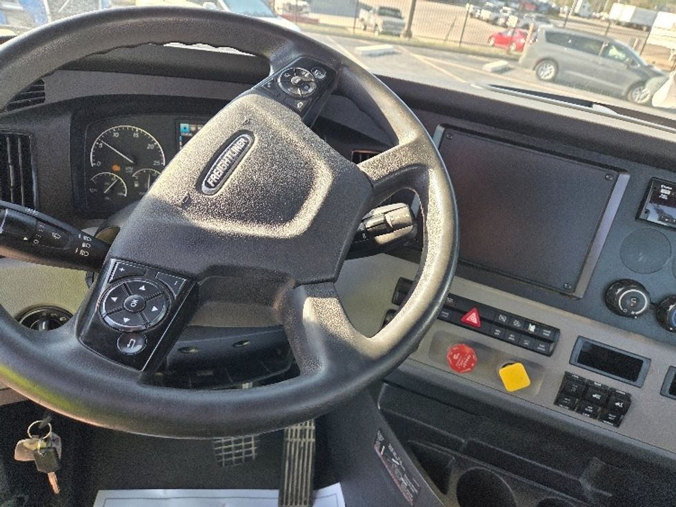 Day Cab Tractor-Heavy Duty Tractors-Freightliner-2021-T12664ST-Kansas City-MO-483,951\n\t\tmiles-$ 50,000 - Image 16