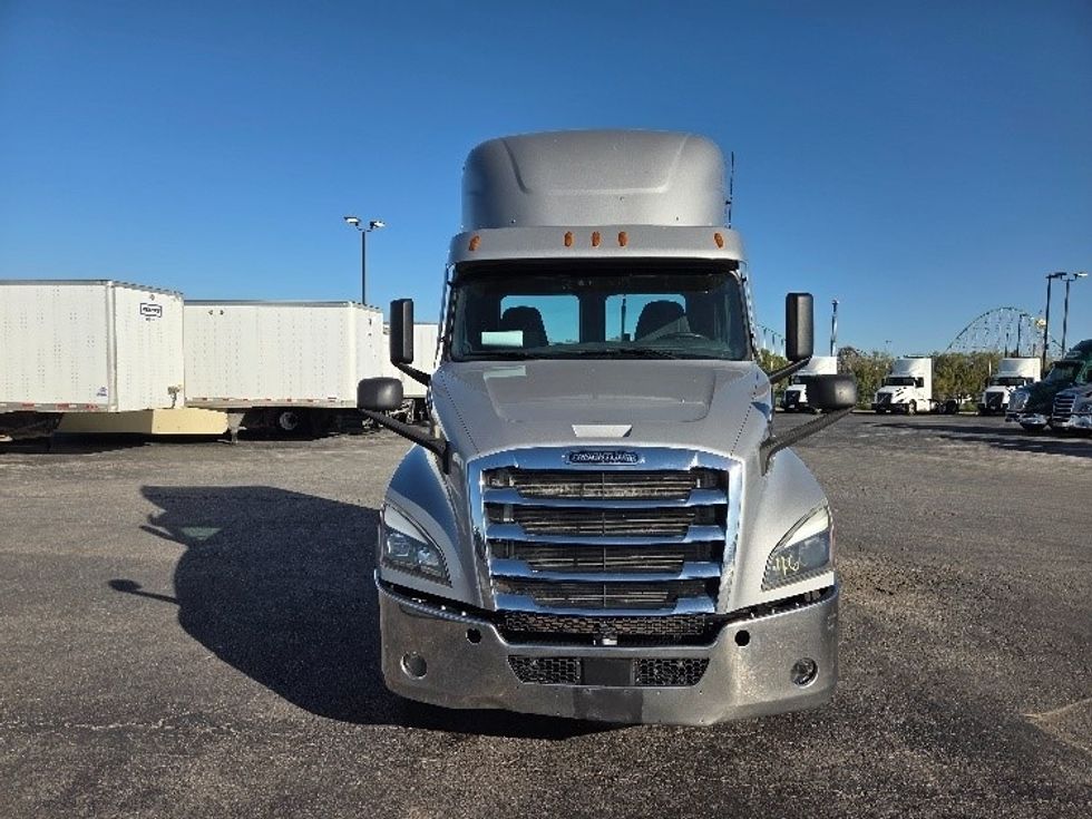 Day Cab Tractor-Heavy Duty Tractors-Freightliner-2021-T12664ST-Kansas City-MO-483,951\n\t\tmiles-$ 50,000 - Image 2