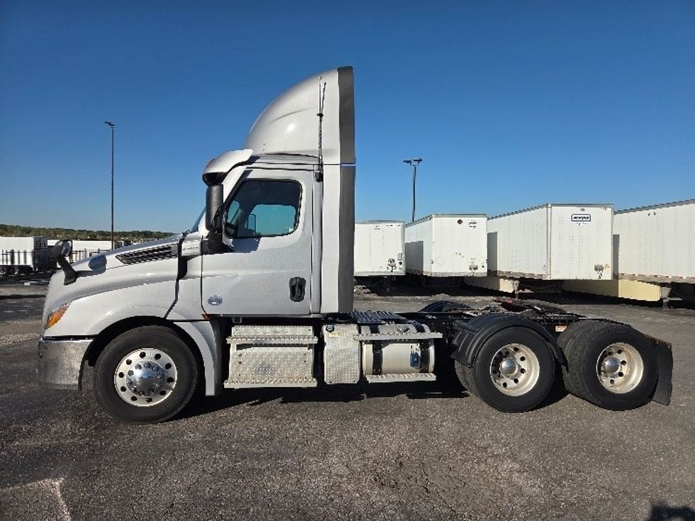 Day Cab Tractor-Heavy Duty Tractors-Freightliner-2021-T12664ST-Kansas City-MO-483,951\n\t\tmiles-$ 50,000 - Image 4