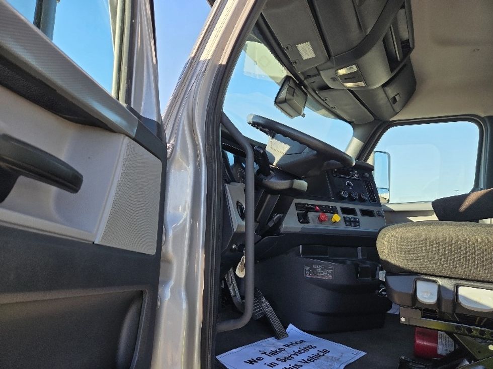 Day Cab Tractor-Heavy Duty Tractors-Freightliner-2021-T12664ST-Kansas City-MO-483,951\n\t\tmiles-$ 50,000 - Image 9