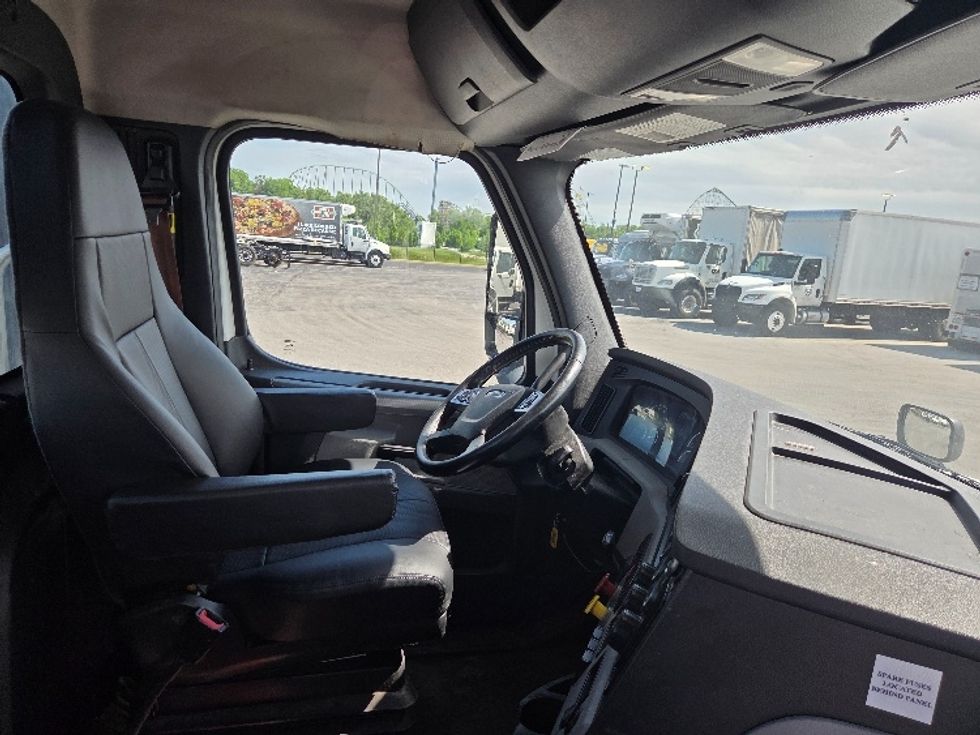Day Cab Tractor-Heavy Duty Tractors-Freightliner-2021-T12664ST-Kansas City-MO-561,688\n\t\tmiles-$ 42,500 - Image 14