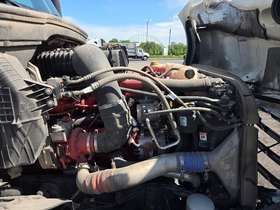 Day Cab Tractor-Heavy Duty Tractors-Freightliner-2021-T12664ST-Kansas City-MO-561,688\n\t\tmiles-$ 42,500 - Image 15