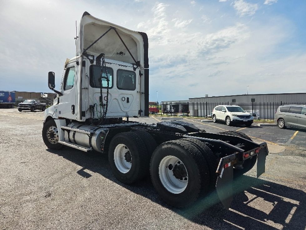 Day Cab Tractor-Heavy Duty Tractors-Freightliner-2021-T12664ST-Kansas City-MO-561,688\n\t\tmiles-$ 42,500 - Image 5