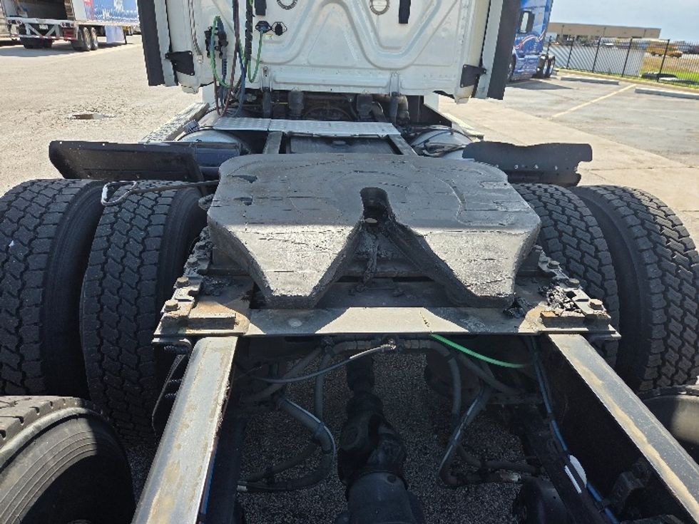 Day Cab Tractor-Heavy Duty Tractors-Freightliner-2021-T12664ST-Kansas City-MO-561,688\n\t\tmiles-$ 42,500 - Image 6