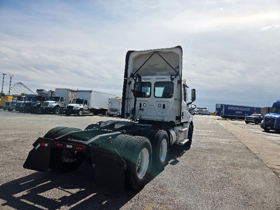 Day Cab Tractor-Heavy Duty Tractors-Freightliner-2021-T12664ST-Kansas City-MO-561,688\n\t\tmiles-$ 42,500 - Image 7