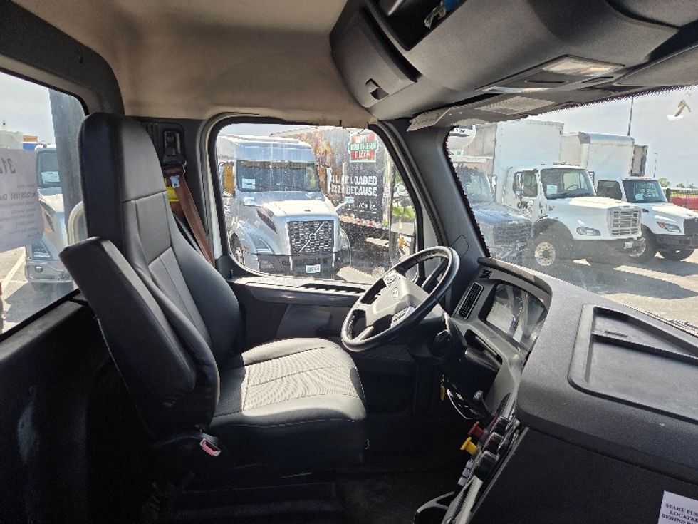 Day Cab Tractor-Heavy Duty Tractors-Freightliner-2021-T12664ST-Kansas City-MO-580,507\n\t\tmiles-$ 40,500 - Image 14