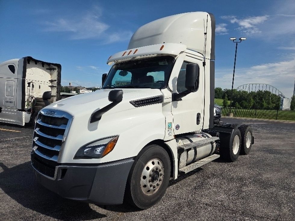 Day Cab Tractor-Heavy Duty Tractors-Freightliner-2021-T12664ST-Kansas City-MO-580,507\n\t\tmiles-$ 40,500 - Image 3