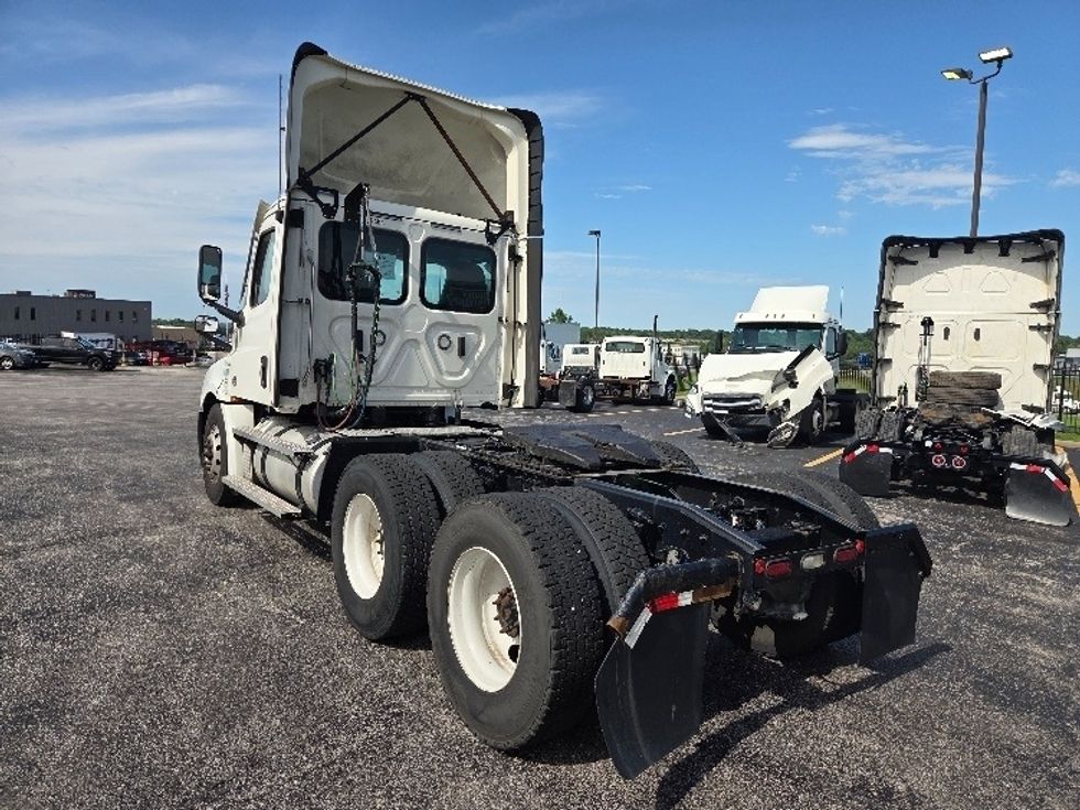 Day Cab Tractor-Heavy Duty Tractors-Freightliner-2021-T12664ST-Kansas City-MO-580,507\n\t\tmiles-$ 40,500 - Image 5