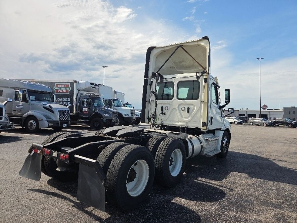 Day Cab Tractor-Heavy Duty Tractors-Freightliner-2021-T12664ST-Kansas City-MO-580,507\n\t\tmiles-$ 40,500 - Image 7