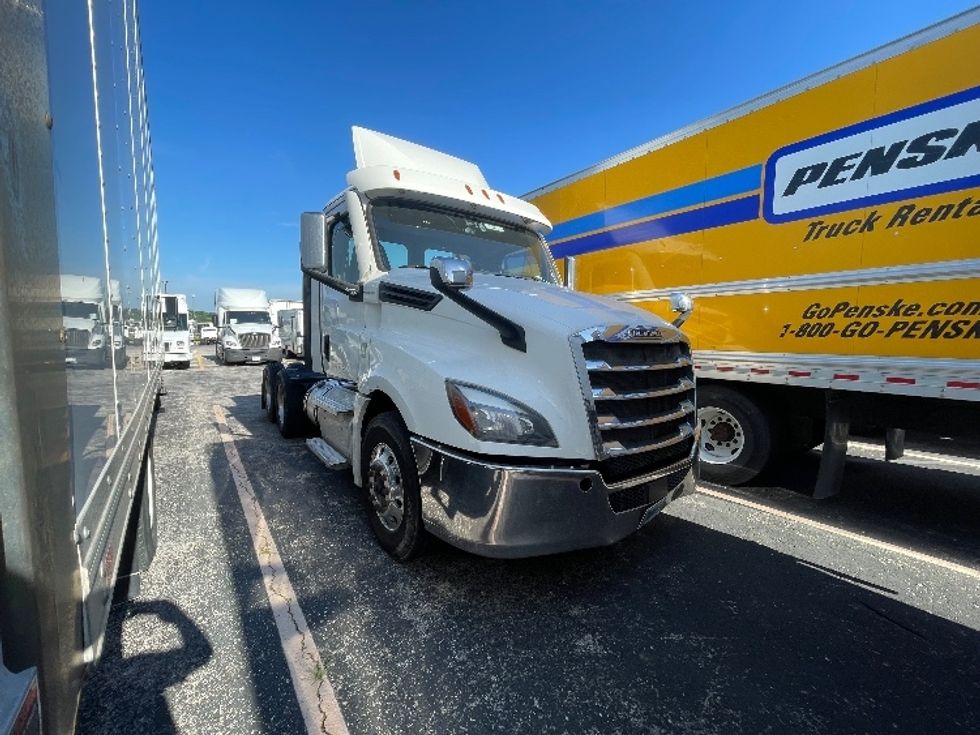 Day Cab Tractor-Heavy Duty Tractors-Freightliner-2021-T12664ST-Kansas City-MO-596,204\n\t\tmiles-$ 10,000 - Image 1