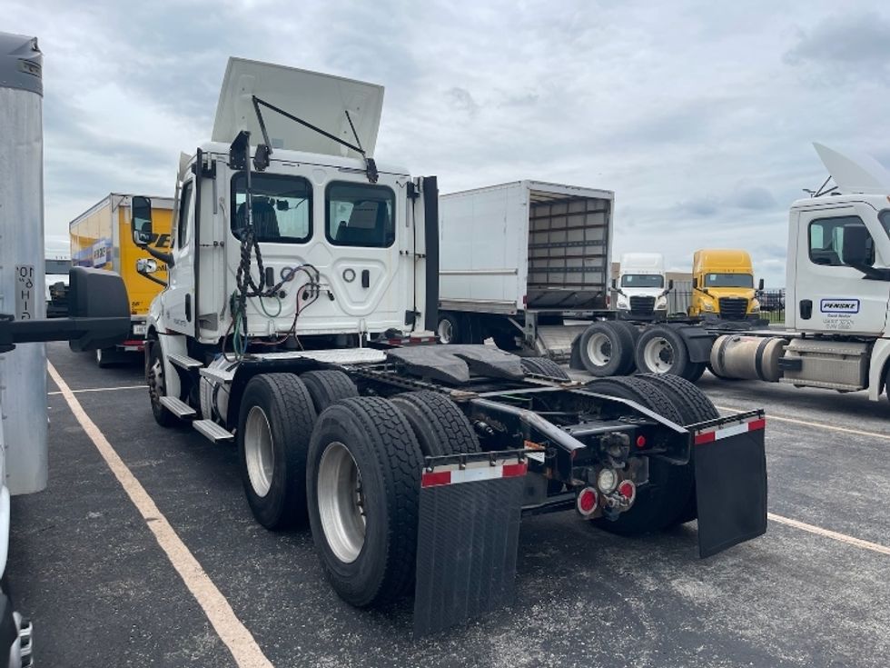 Day Cab Tractor-Heavy Duty Tractors-Freightliner-2021-T12664ST-Kansas City-MO-596,204\n\t\tmiles-$ 10,000 - Image 4