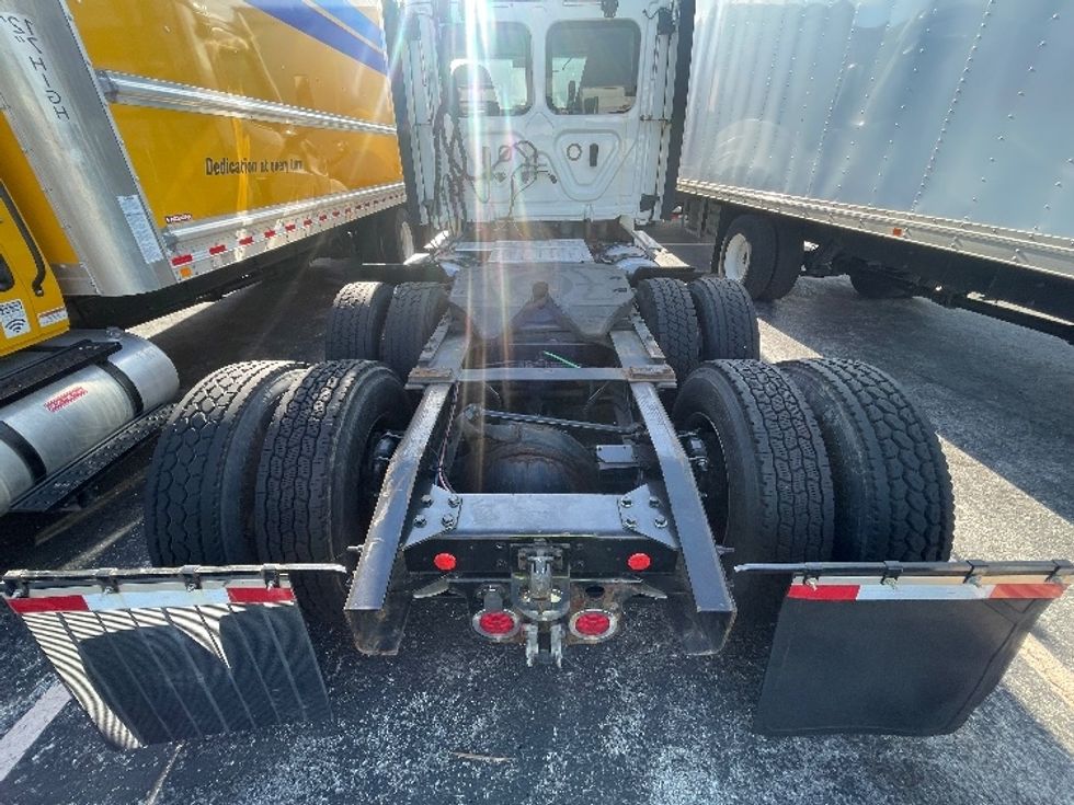Day Cab Tractor-Heavy Duty Tractors-Freightliner-2021-T12664ST-Kansas City-MO-596,204\n\t\tmiles-$ 10,000 - Image 5