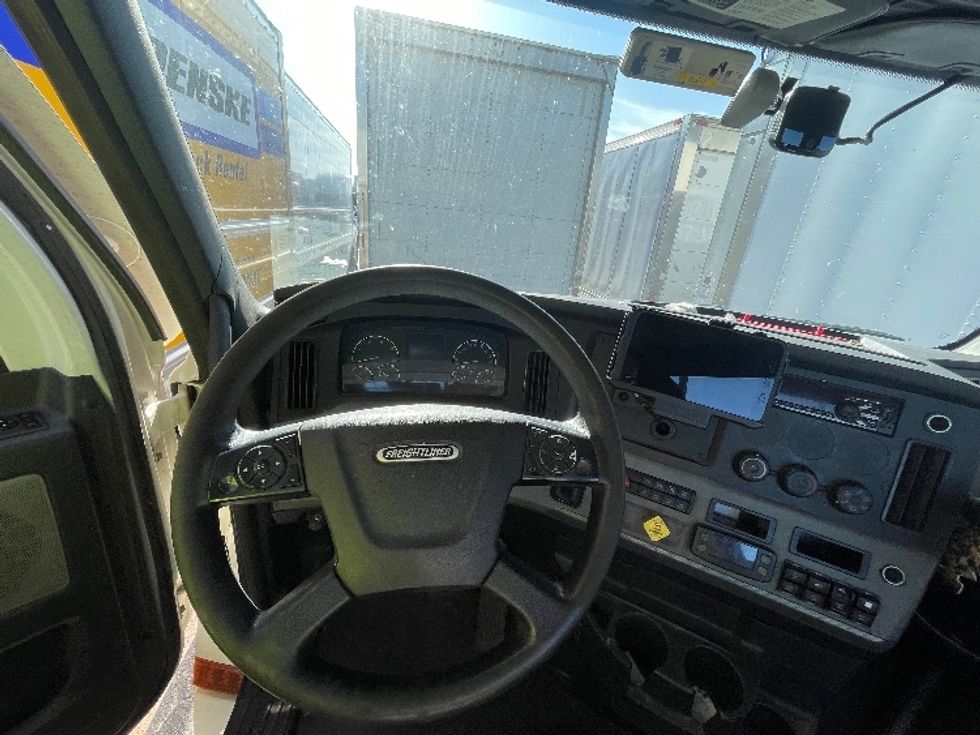 Day Cab Tractor-Heavy Duty Tractors-Freightliner-2021-T12664ST-Kansas City-MO-596,204\n\t\tmiles-$ 10,000 - Image 9
