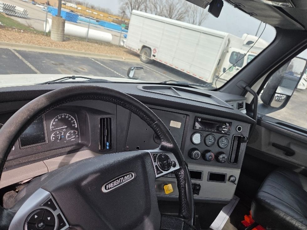 Day Cab Tractor-Heavy Duty Tractors-Freightliner-2021-T12664ST-Kansas City-MO-602,681\n\t\tmiles-$ 37,250 - Image 11