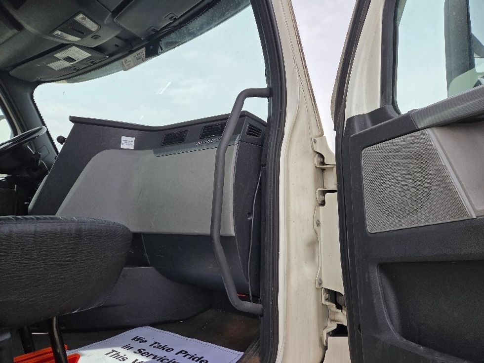 Day Cab Tractor-Heavy Duty Tractors-Freightliner-2021-T12664ST-Kansas City-MO-602,681\n\t\tmiles-$ 37,250 - Image 12