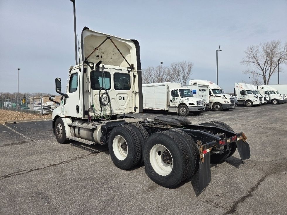 Day Cab Tractor-Heavy Duty Tractors-Freightliner-2021-T12664ST-Kansas City-MO-602,681\n\t\tmiles-$ 37,250 - Image 5
