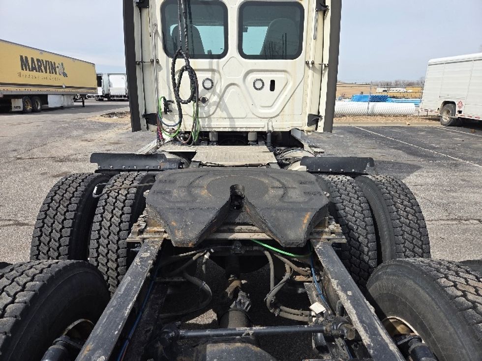 Day Cab Tractor-Heavy Duty Tractors-Freightliner-2021-T12664ST-Kansas City-MO-602,681\n\t\tmiles-$ 37,250 - Image 6