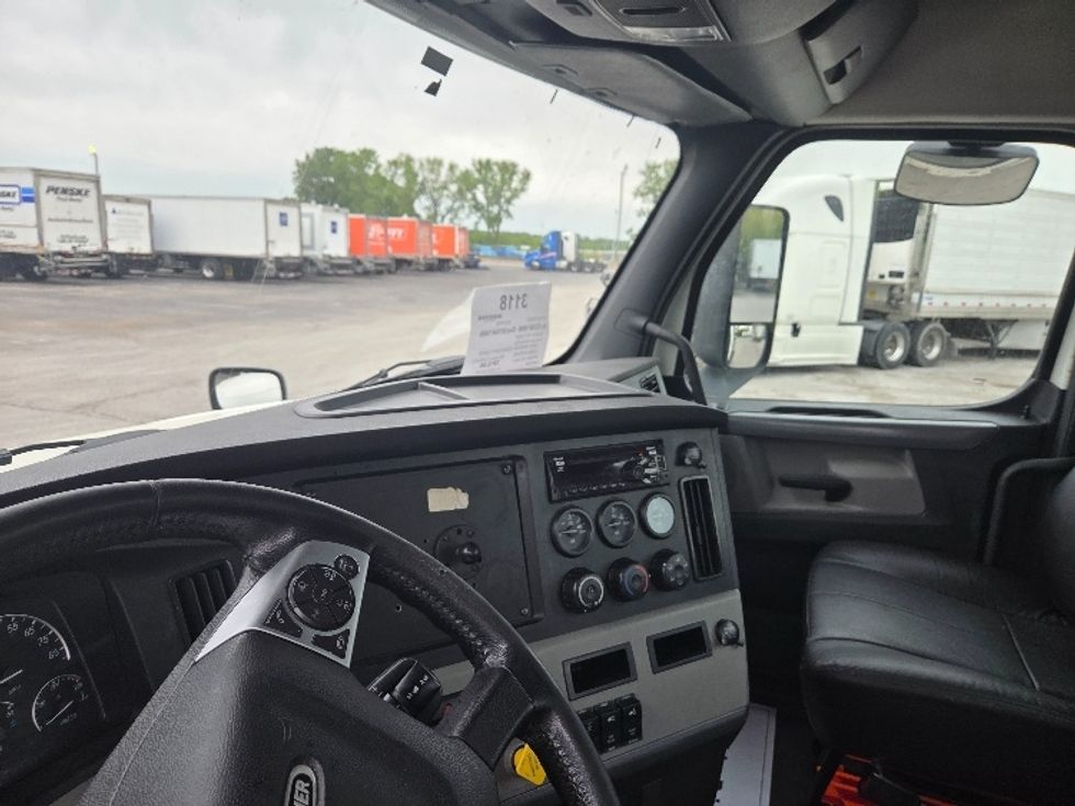 Day Cab Tractor-Heavy Duty Tractors-Freightliner-2021-T12664ST-Kansas City-MO-613,254\n\t\tmiles-$ 34,750 - Image 10