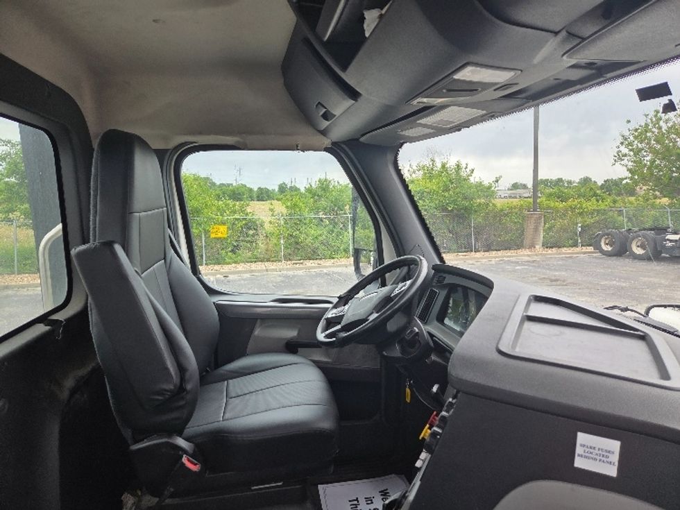 Day Cab Tractor-Heavy Duty Tractors-Freightliner-2021-T12664ST-Kansas City-MO-613,254\n\t\tmiles-$ 34,750 - Image 14