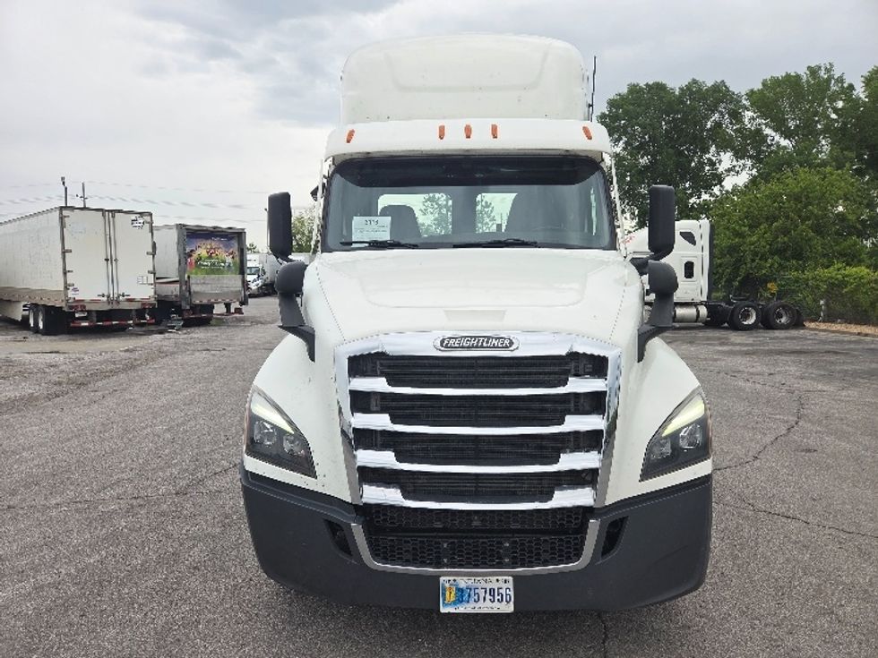 Day Cab Tractor-Heavy Duty Tractors-Freightliner-2021-T12664ST-Kansas City-MO-613,254\n\t\tmiles-$ 34,750 - Image 2