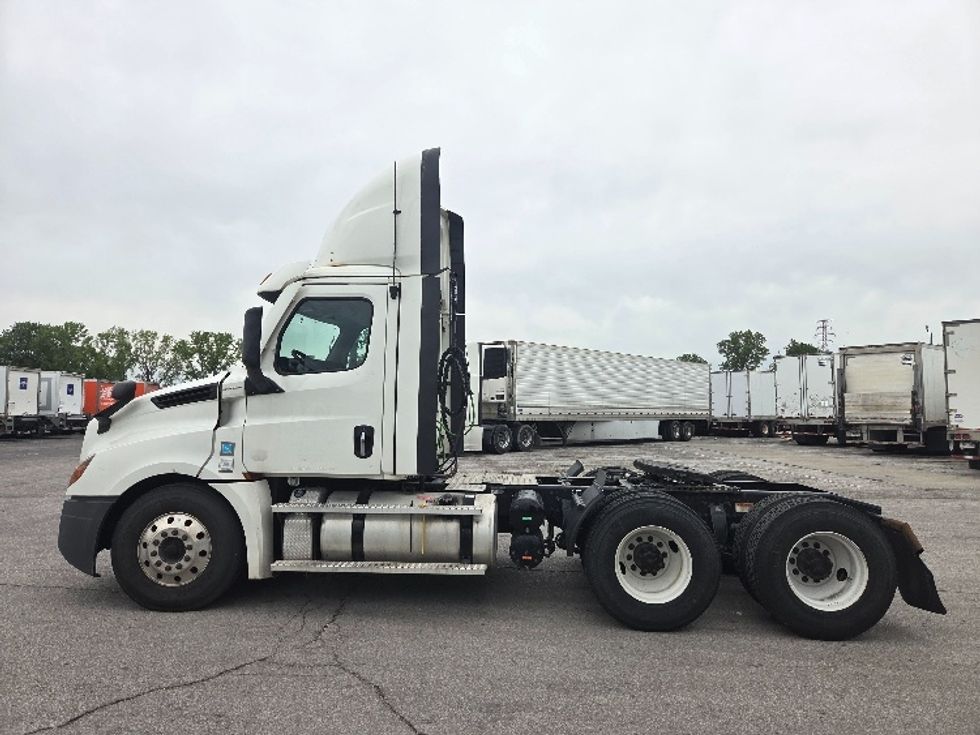 Day Cab Tractor-Heavy Duty Tractors-Freightliner-2021-T12664ST-Kansas City-MO-613,254\n\t\tmiles-$ 34,750 - Image 4