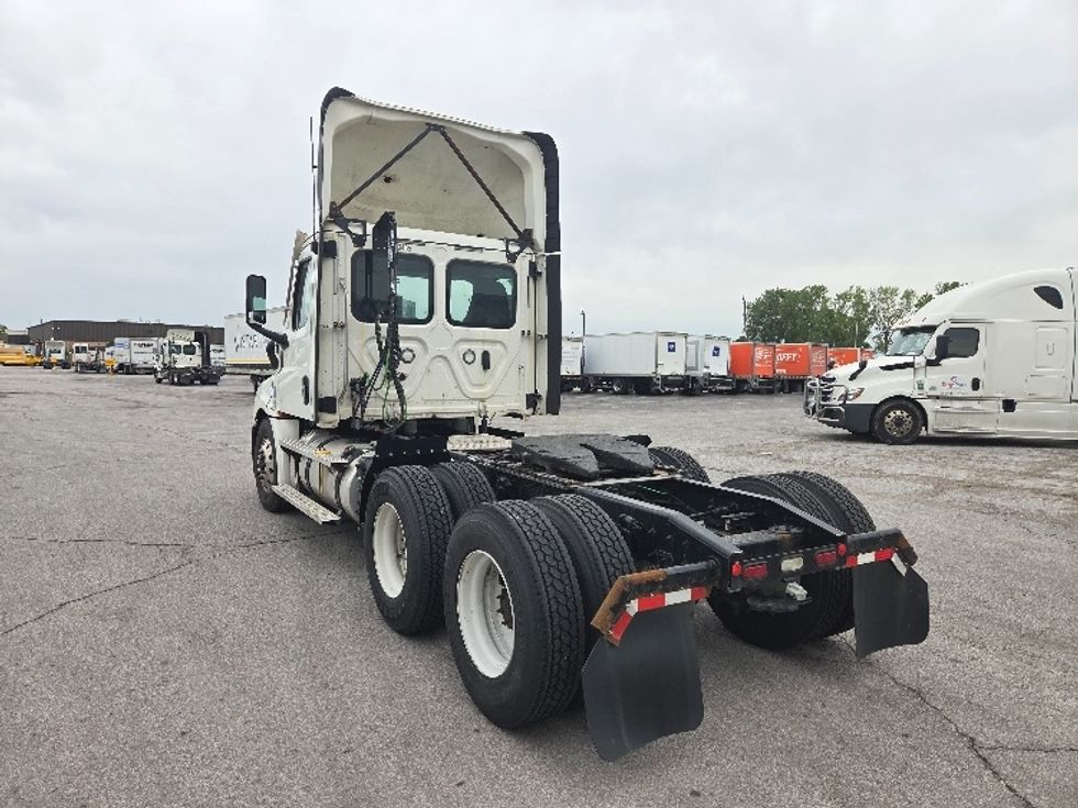 Day Cab Tractor-Heavy Duty Tractors-Freightliner-2021-T12664ST-Kansas City-MO-613,254\n\t\tmiles-$ 34,750 - Image 5