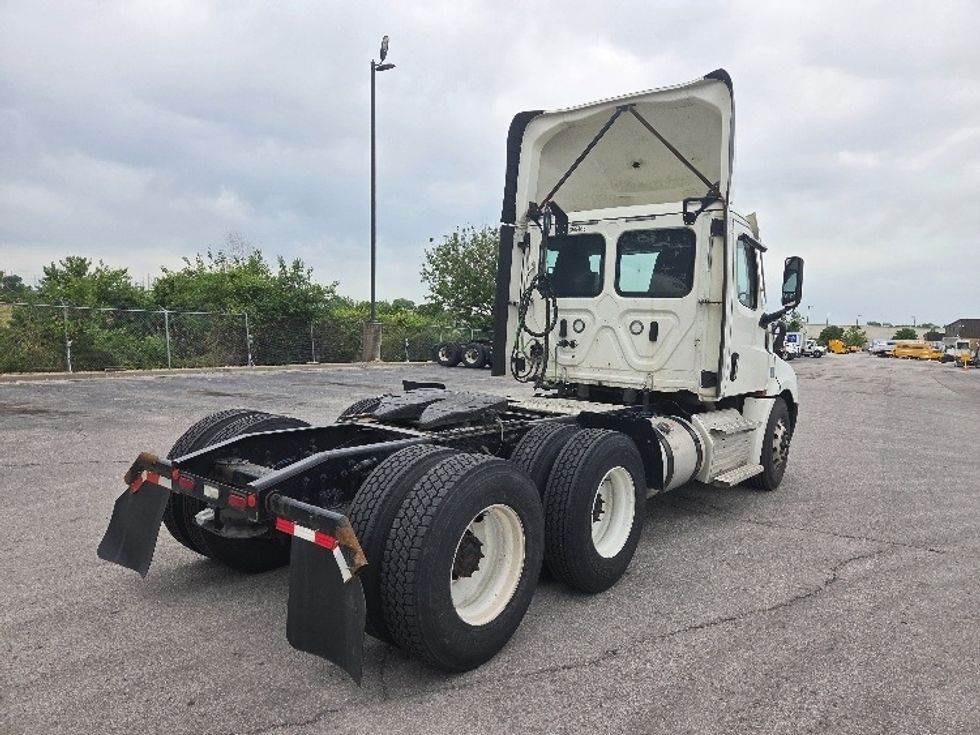 Day Cab Tractor-Heavy Duty Tractors-Freightliner-2021-T12664ST-Kansas City-MO-613,254\n\t\tmiles-$ 34,750 - Image 7