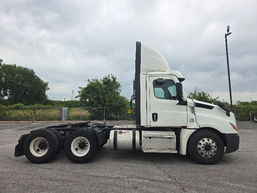 Day Cab Tractor-Heavy Duty Tractors-Freightliner-2021-T12664ST-Kansas City-MO-613,254\n\t\tmiles-$ 34,750 - Image 8