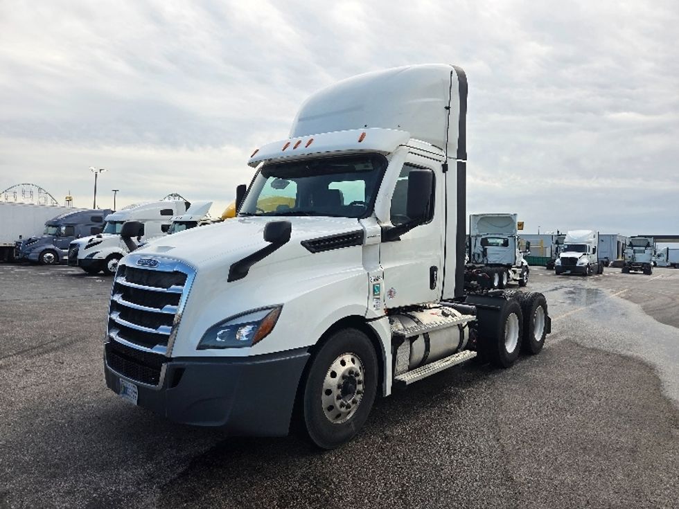 Day Cab Tractor-Heavy Duty Tractors-Freightliner-2021-T12664ST-Kansas City-MO-621,704\n\t\tmiles-$ 36,250 - Image 3