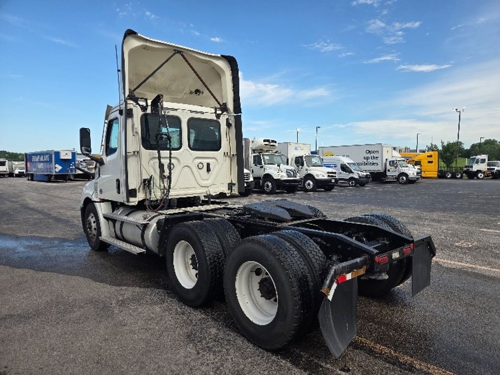 Day Cab Tractor-Heavy Duty Tractors-Freightliner-2021-T12664ST-Kansas City-MO-621,704\n\t\tmiles-$ 36,250 - Image 5